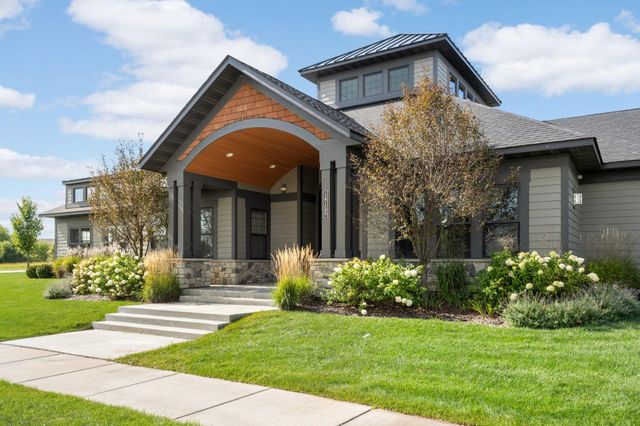 8084 182nd Street W, Lakeville, MN 55044