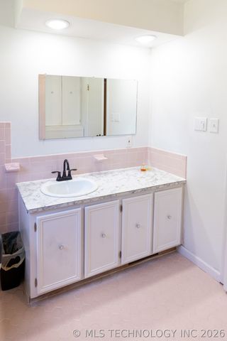 713 W Little Flower, Stigler, OK 74462