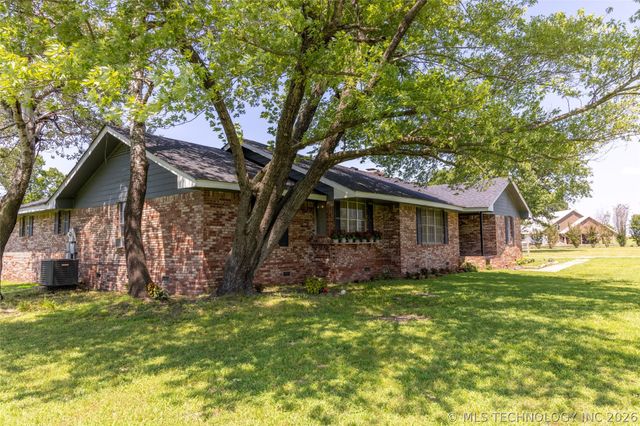 713 W Little Flower, Stigler, OK 74462