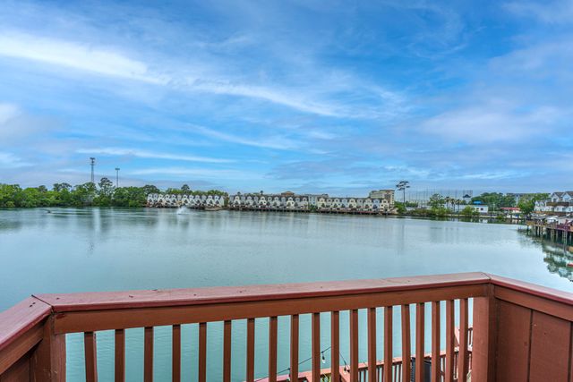 4933 Lake Palmetto Lane, North Charleston, SC 29418