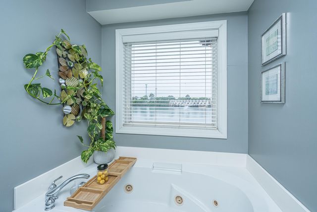4933 Lake Palmetto Lane, North Charleston, SC 29418