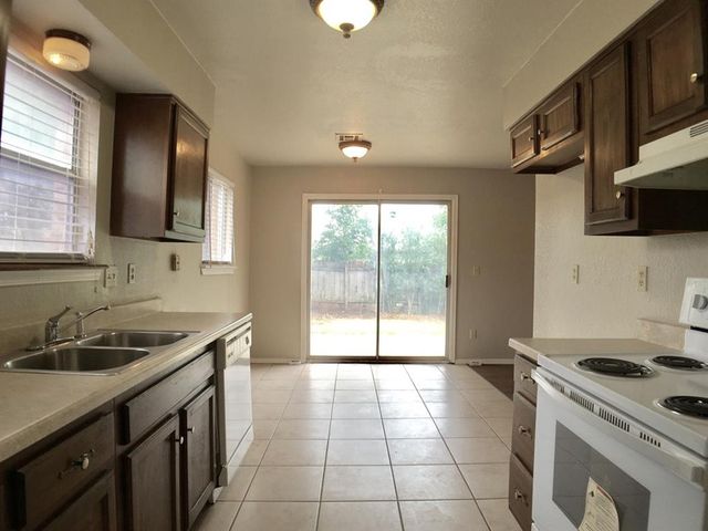 1013 Mercury Circle, Edmond, OK 73003