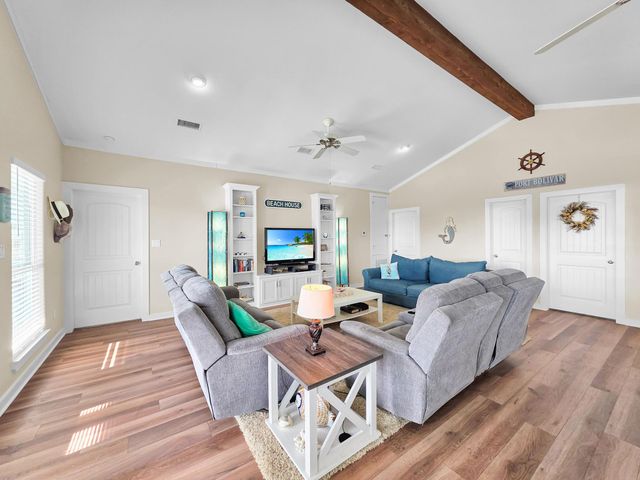 353 Atkinson Street, Crystal Beach, TX 77650