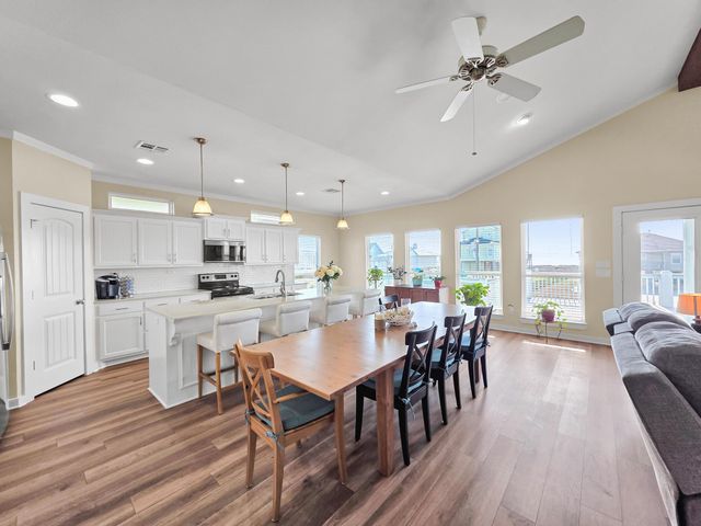 353 Atkinson Street, Crystal Beach, TX 77650