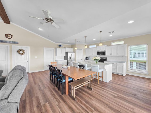 353 Atkinson Street, Crystal Beach, TX 77650