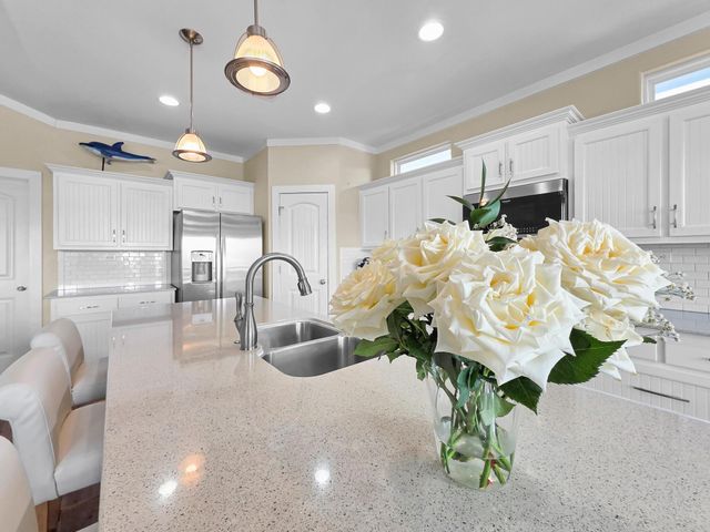 353 Atkinson Street, Crystal Beach, TX 77650