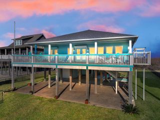 353 Atkinson Street, Crystal Beach, TX 77650