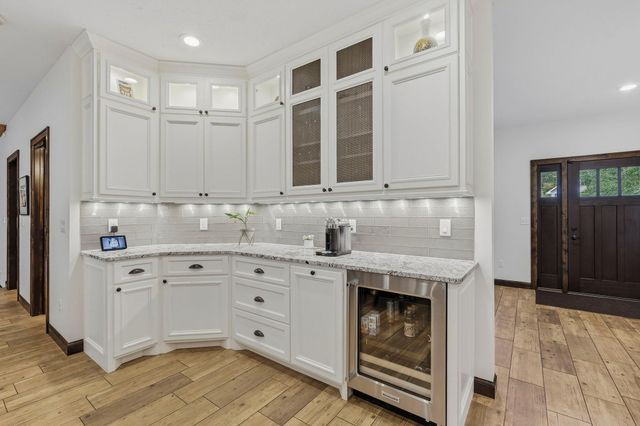 2580 Brinkhaus Street, Chaska, MN 55318