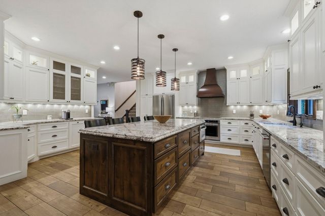 2580 Brinkhaus Street, Chaska, MN 55318