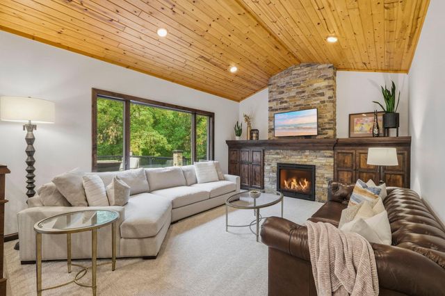 2580 Brinkhaus Street, Chaska, MN 55318