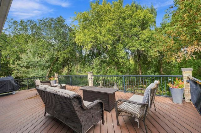 2580 Brinkhaus Street, Chaska, MN 55318