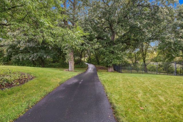 2580 Brinkhaus Street, Chaska, MN 55318