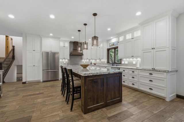 2580 Brinkhaus Street, Chaska, MN 55318