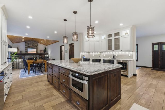 2580 Brinkhaus Street, Chaska, MN 55318