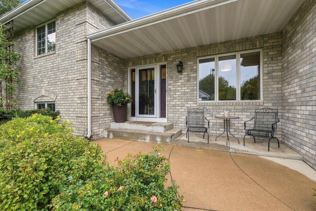 2580 Brinkhaus Street, Chaska, MN 55318 — photo 2