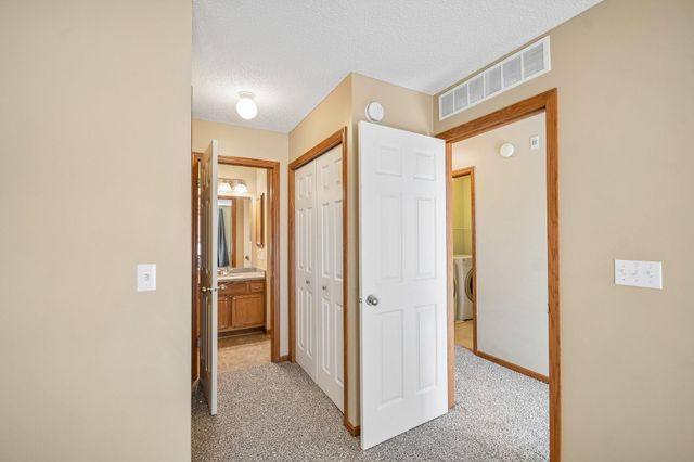1602 Woodlynn Avenue 2, Maplewood, MN 55109