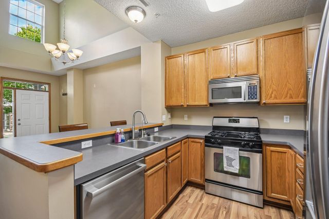 1602 Woodlynn Avenue 2, Maplewood, MN 55109