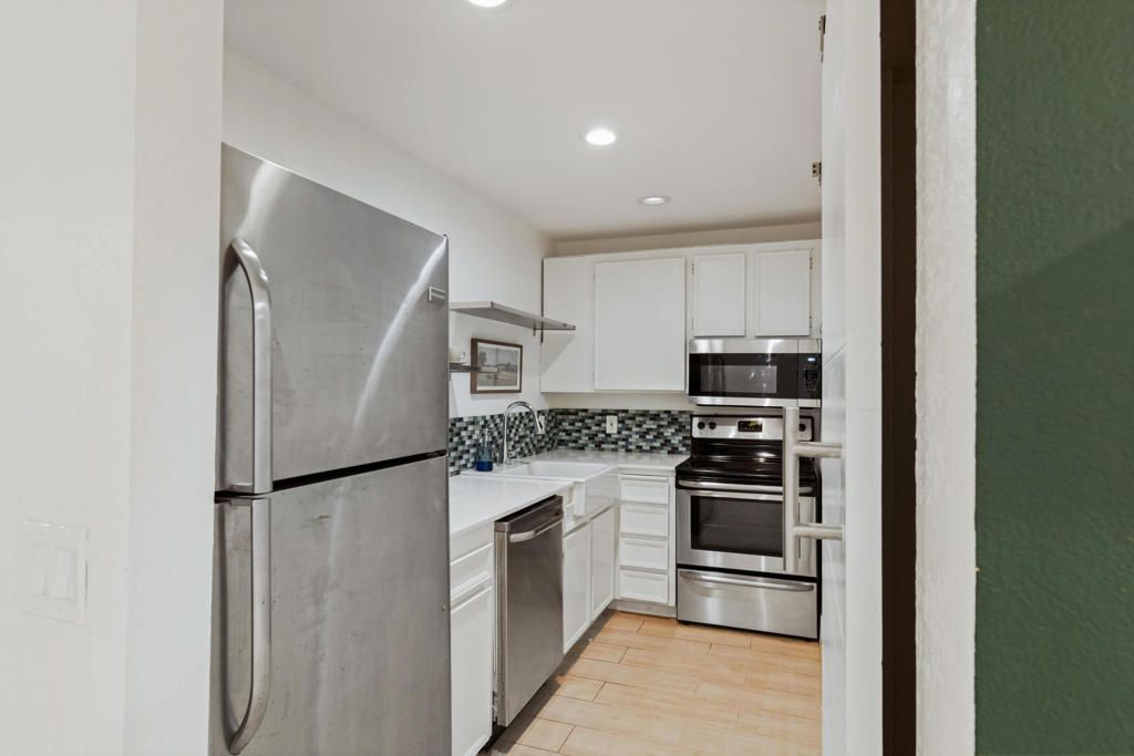 Image 10 of property listing at 510 N Villa Court 107, Palm Springs, CA 92262