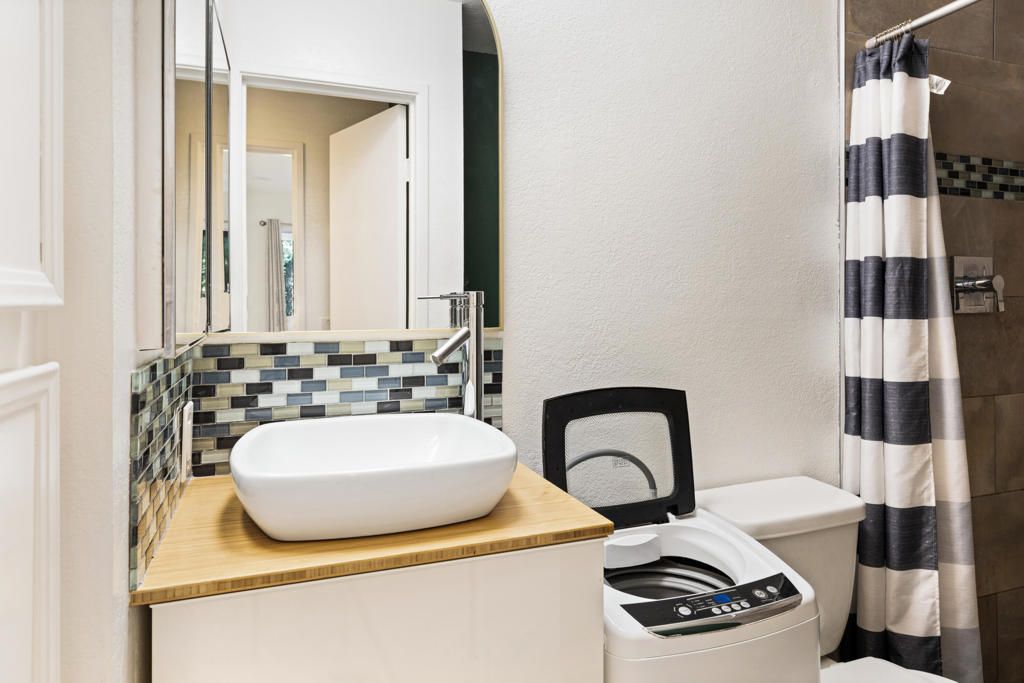 Image 13 of property listing at 510 N Villa Court 107, Palm Springs, CA 92262