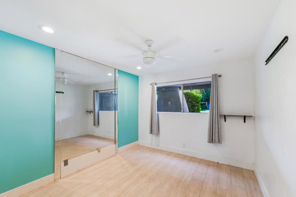 Image 16 of property listing at 510 N Villa Court 107, Palm Springs, CA 92262