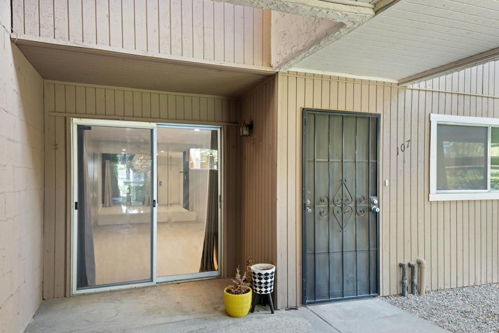 Image 6 of property listing at 510 N Villa Court 107, Palm Springs, CA 92262
