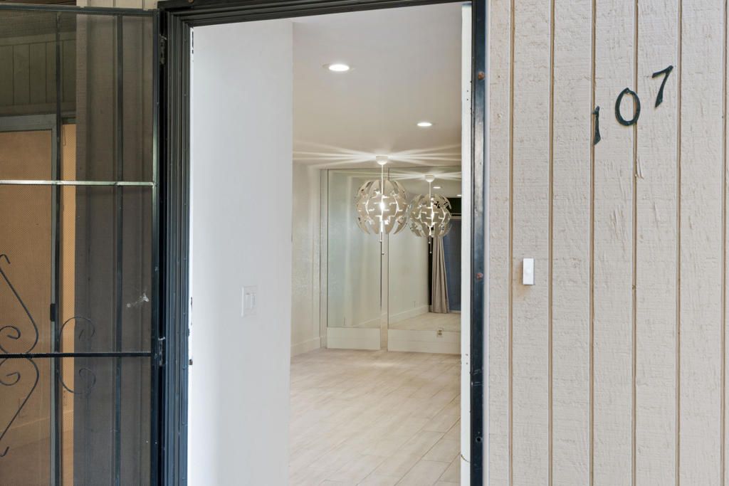Image 7 of property listing at 510 N Villa Court 107, Palm Springs, CA 92262