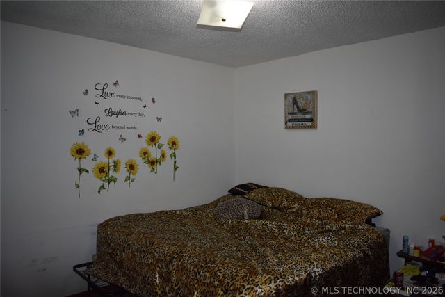 708 S J Street, Hugo, OK 74743