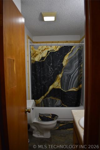 708 S J Street, Hugo, OK 74743