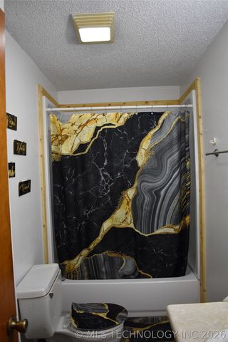 708 S J Street, Hugo, OK 74743