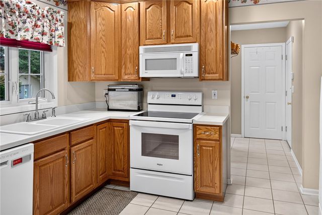 186 Paula Red Lane, Greece, NY 14626