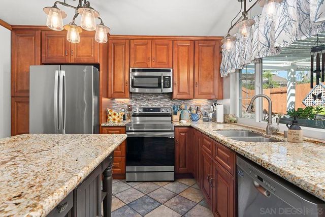 13438 Floral, Poway, CA 92064