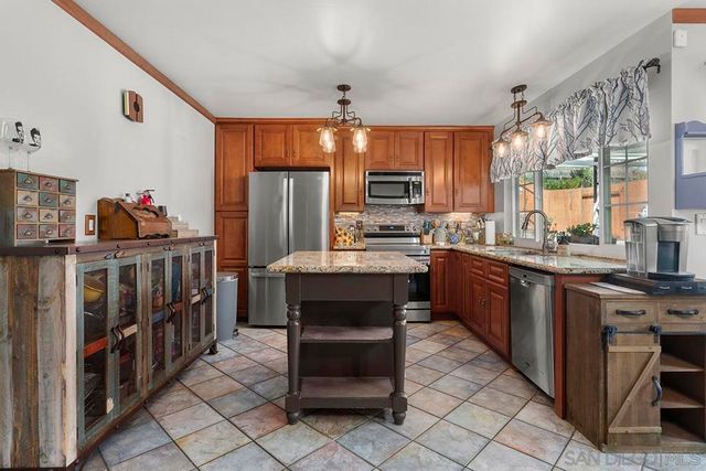 13438 Floral, Poway, CA 92064