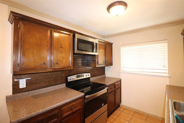 2002 Victoria Road, Carrollton, TX 75007