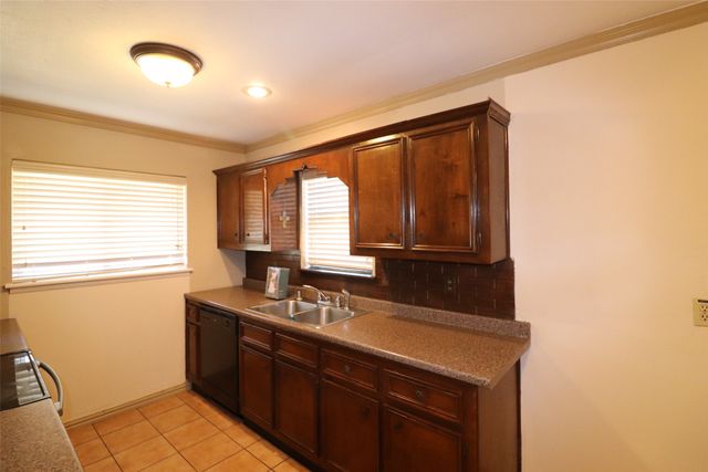 2002 Victoria Road, Carrollton, TX 75007
