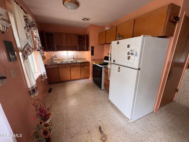 1408 Bradshaw Court, Maumee, OH 43537