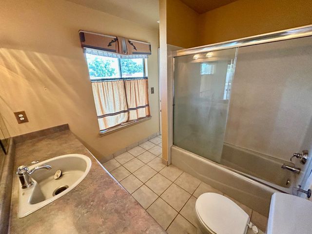 55 Oxford Avenue, Clovis, CA 93612
