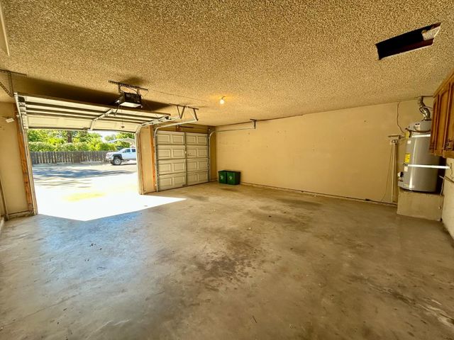 55 Oxford Avenue, Clovis, CA 93612