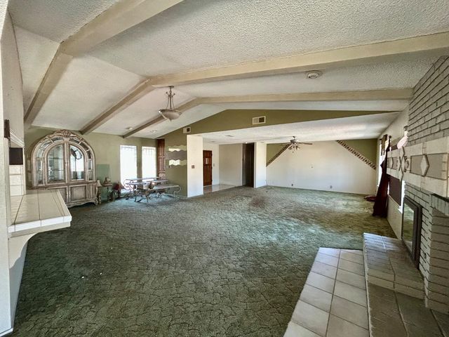 55 Oxford Avenue, Clovis, CA 93612