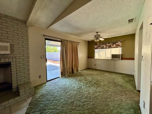 55 Oxford Avenue, Clovis, CA 93612