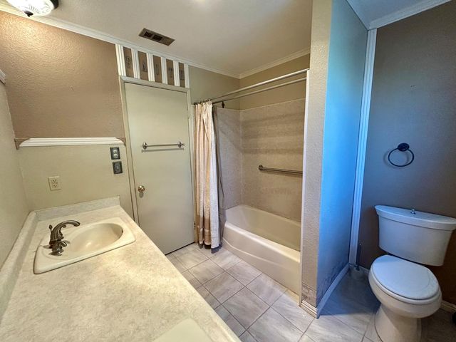 55 Oxford Avenue, Clovis, CA 93612