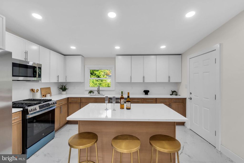 323 CONCORD AVE, Ewing, NJ 08618