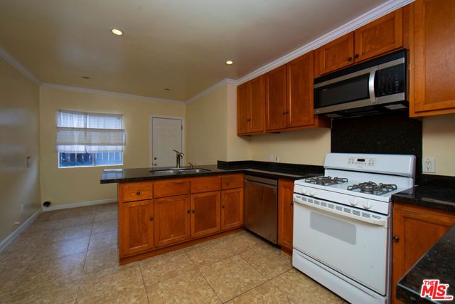 2003 W 66th Street, Los Angeles, CA 90047