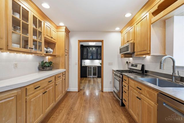 7767 Shawnee Run Rd, Indian Hill, OH 45243