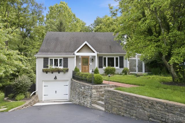 7767 Shawnee Run Rd, Indian Hill, OH 45243