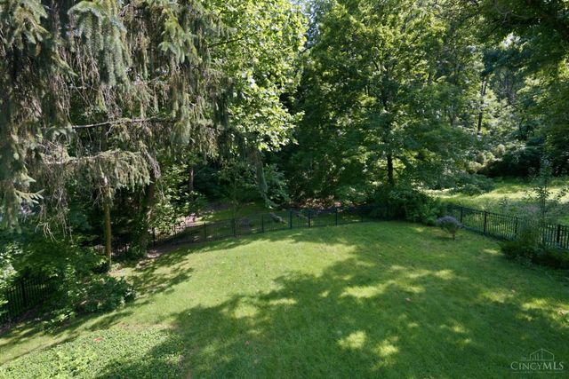 7767 Shawnee Run Rd, Indian Hill, OH 45243