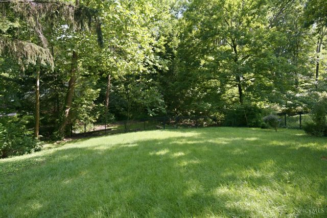 7767 Shawnee Run Rd, Indian Hill, OH 45243
