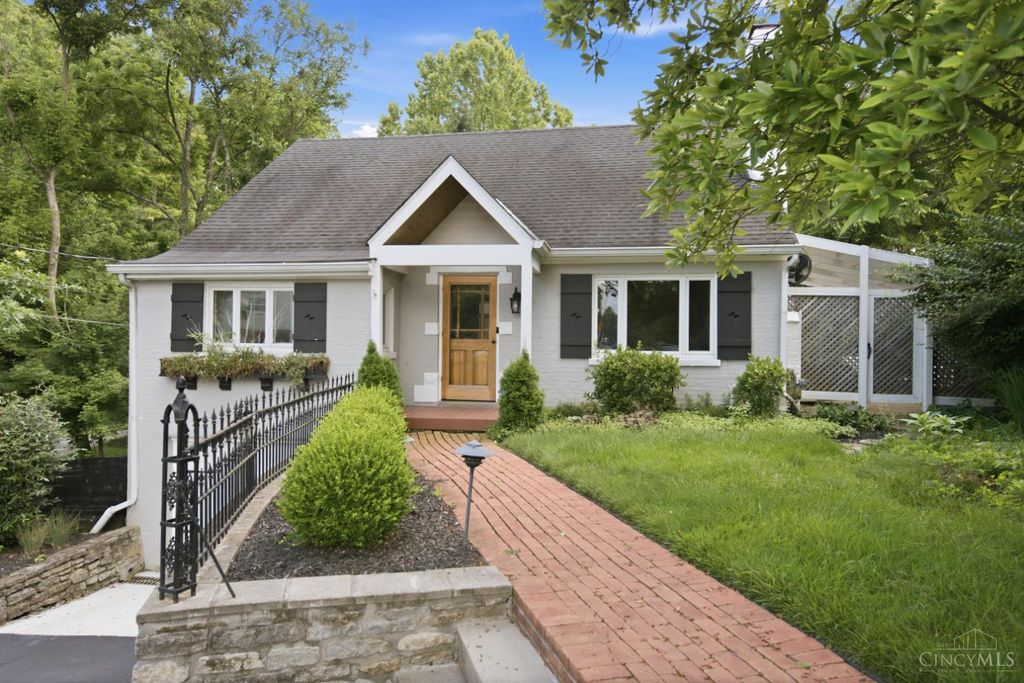 7767 Shawnee Run Rd, Indian Hill, OH 45243