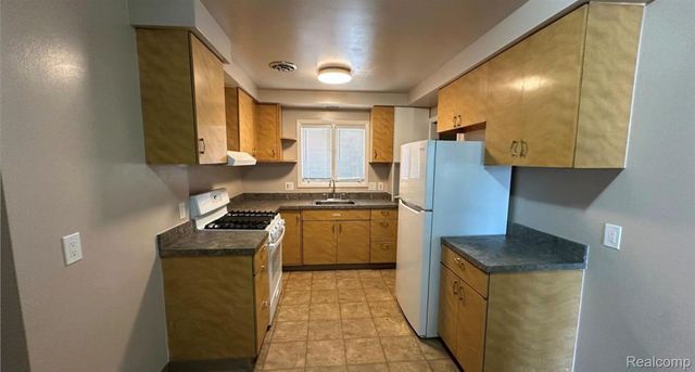 27099 Demrick Street, Roseville, MI 48066