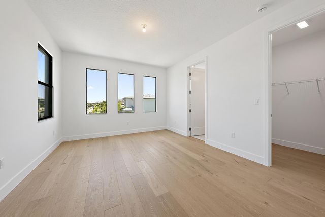 20471 Southernwood Avenue, Boca Raton, FL 33434