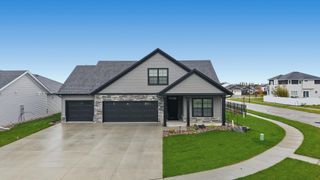 4931 Avery Lane S, Fargo, ND 58104
